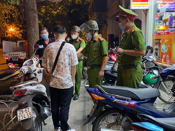 Diễn biến dịch ngày 22/7: 1.450 bệnh nhân được công bố khỏi bệnh - Ảnh 2. Diễn biến dịch ngày 22/7: 1.450 bệnh nhân được công bố khỏi bệnh - Ảnh 2.