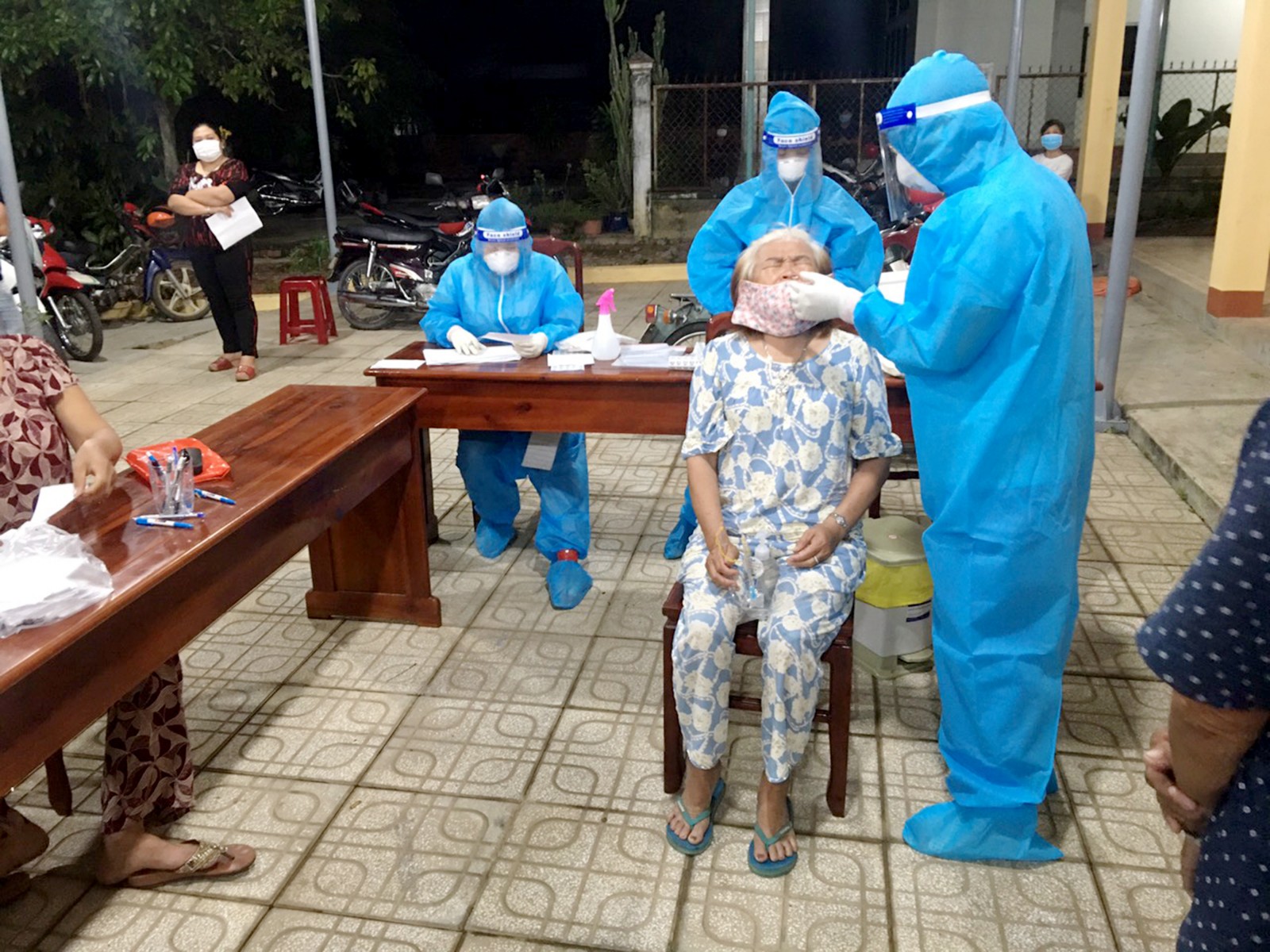 Y tế Diễn biến dịch ngày 21/7: 3556 ca mắc mới tại TP. Hồ Chí Minh trong 24 giờ  - Ảnh 3.