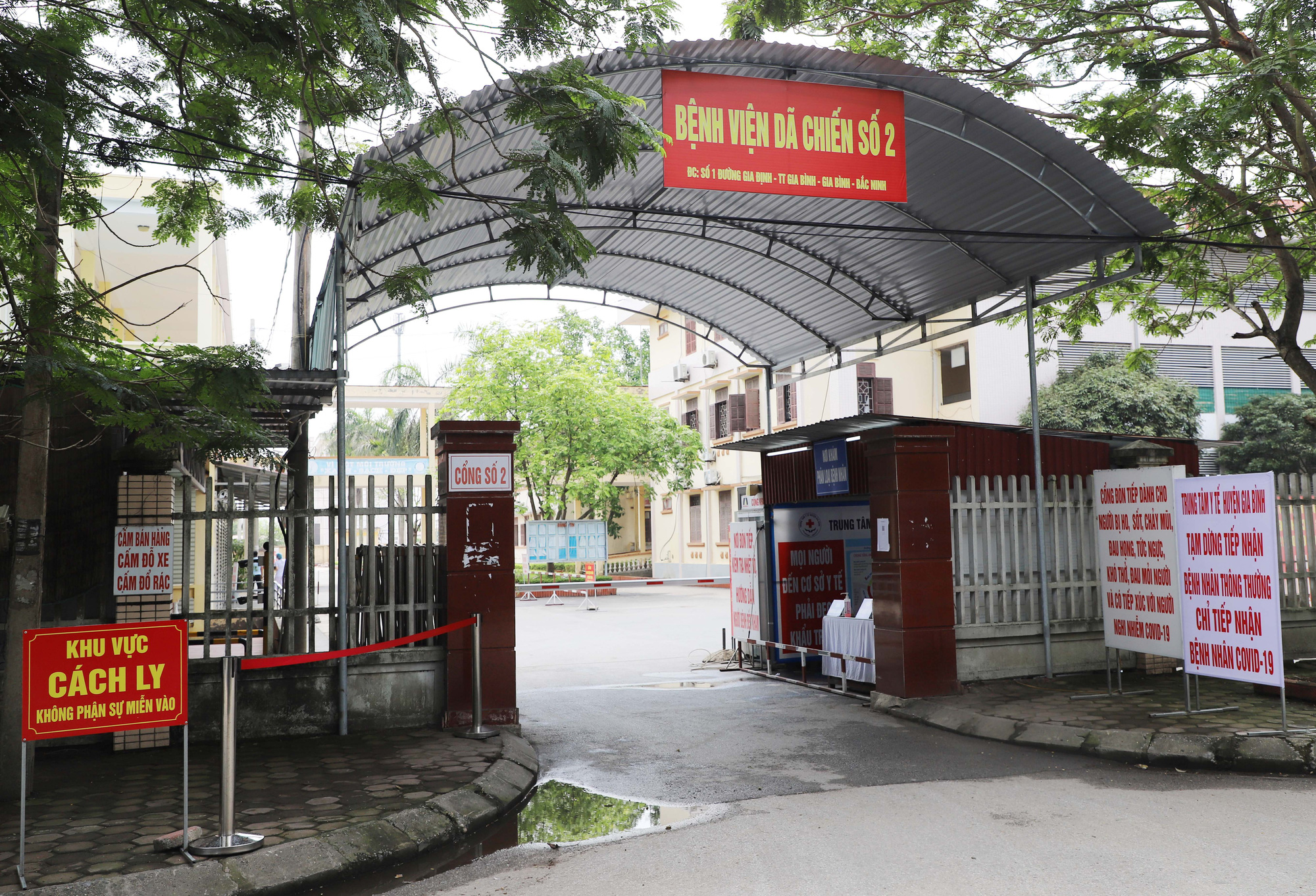 Y tế Diễn biến dịch ngày 2/6: Nhiều đơn vị y tế tiếp tục đến Bắc Giang hỗ trợ dập dịch  - Ảnh 12.