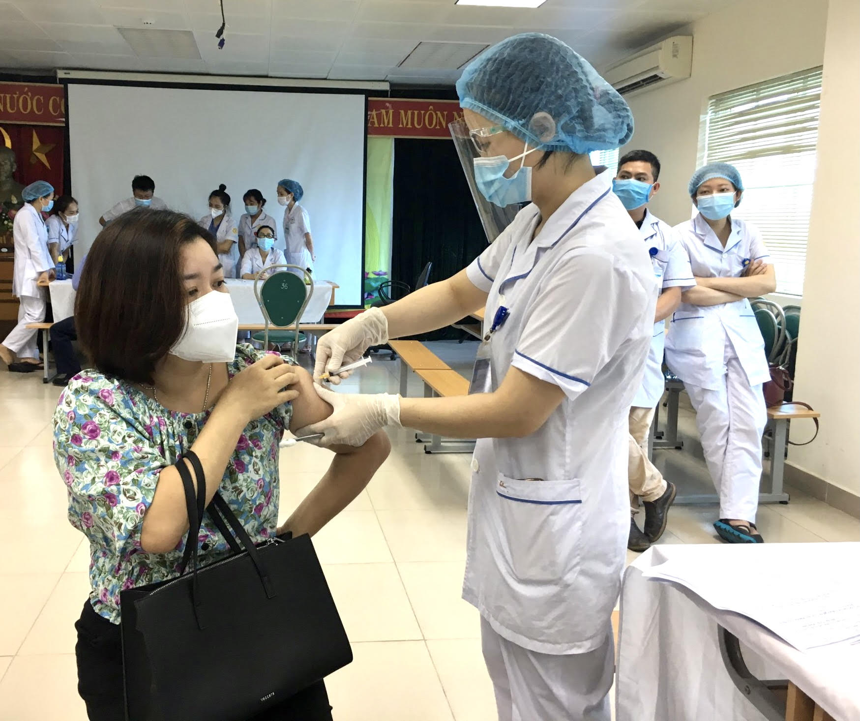 Diễn biến dịch ngày 7/6: 15 tỉnh đã qua 14 ngày không ghi nhận trường hợp mắc mới COVID -19 - Ảnh 6. Diễn biến dịch ngày 7/6: 15 tỉnh đã qua 14 ngày không ghi nhận trường hợp mắc mới COVID -19 - Ảnh 6.