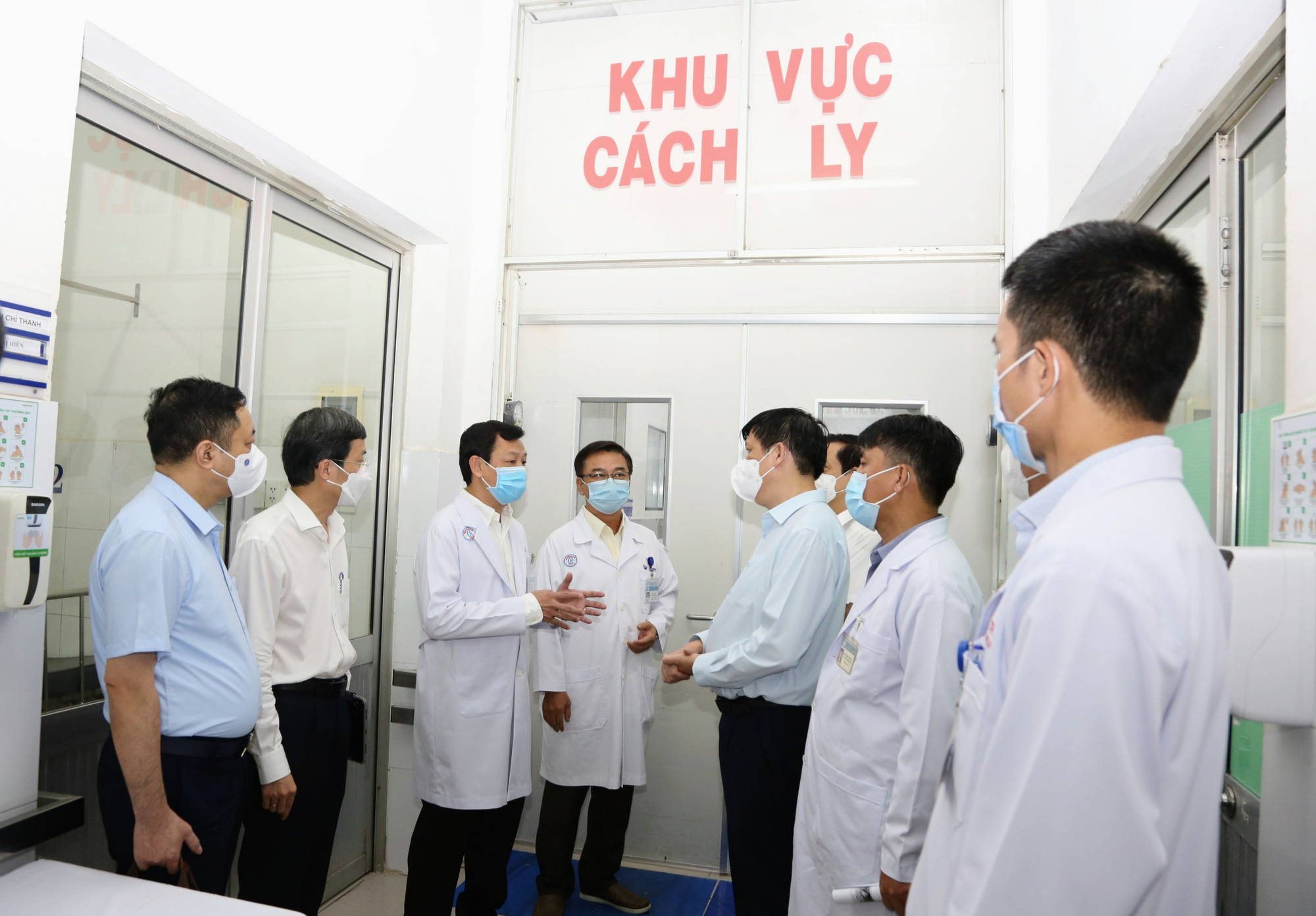 Y tế Diễn biến dịch ngày 1/6: Gần 150 bác sĩ tiến về Bắc Giang, hỗ trợ điều trị bệnh nhân COVID-19 nặng - Ảnh 3. Y tế Diễn biến dịch ngày 1/6: Gần 150 bác sĩ tiến về Bắc Giang, hỗ trợ điều trị bệnh nhân COVID-19 nặng - Ảnh 3.