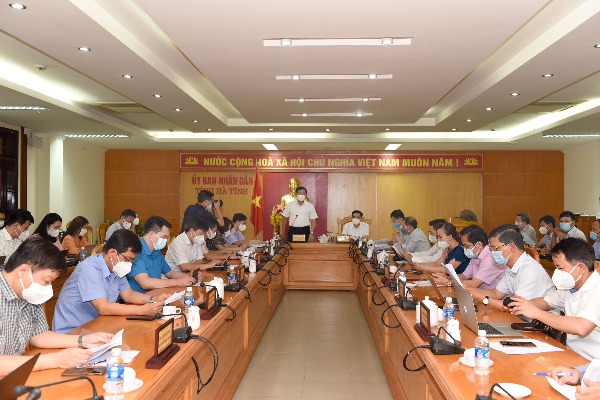 Diễn biến dịch ngày 19/6: Tuân thủ từng khâu để đảm bảo tiêm chủng an toàn  - Ảnh 3.