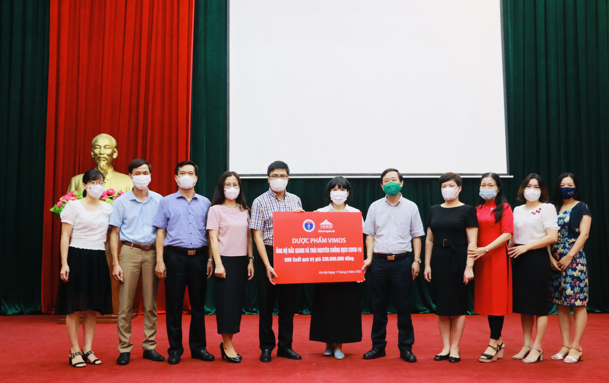 Y tế Diễn biến dịch ngày 1/6: Gần 150 bác sĩ tiến về Bắc Giang, hỗ trợ điều trị bệnh nhân COVID-19 nặng - Ảnh 2. Y tế Diễn biến dịch ngày 1/6: Gần 150 bác sĩ tiến về Bắc Giang, hỗ trợ điều trị bệnh nhân COVID-19 nặng - Ảnh 2.