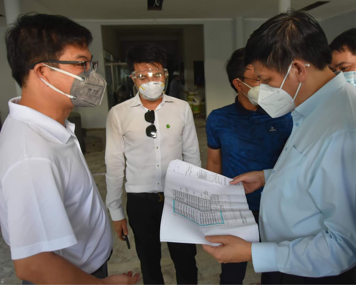 Khẩn trương tiếp nhận bệnh nhân tại 4 Trung tâm hồi sức tích cực COVID-19 ở TP Hồ Chí Minh - Ảnh 2.