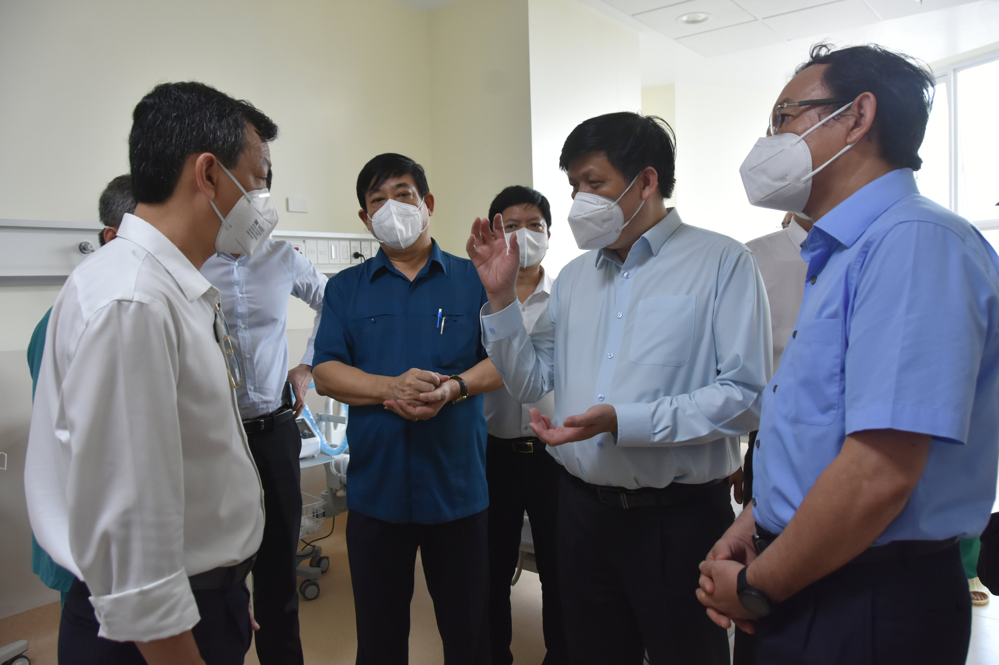 Khẩn trương tiếp nhận bệnh nhân tại 4 Trung tâm hồi sức tích cực COVID-19 ở TP Hồ Chí Minh - Ảnh 9.