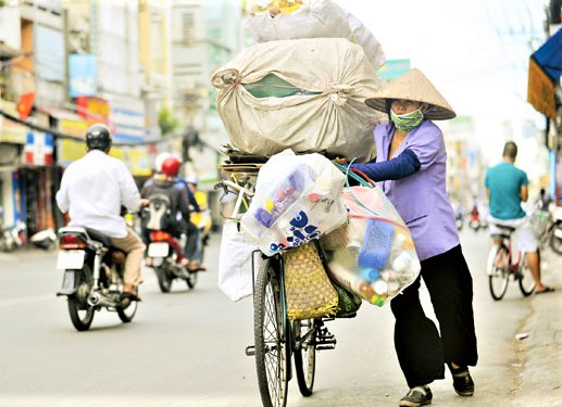 Lao động thất nghiệp gia tăng do nhiều doanh nghiệp không còn khả năng chống đỡ với dịch bệnh - Ảnh 1.