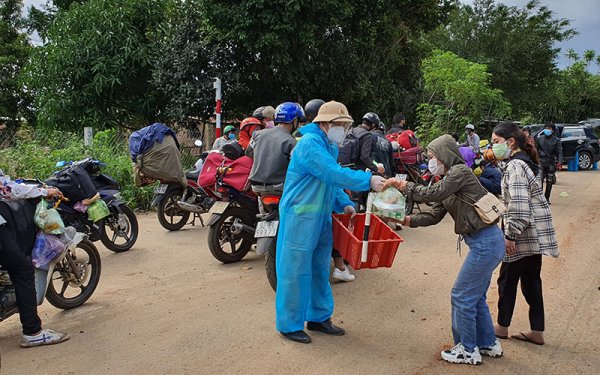 Không để người dân tự ý về quê từ địa phương đang thực hiện giãn cách - Ảnh 2.