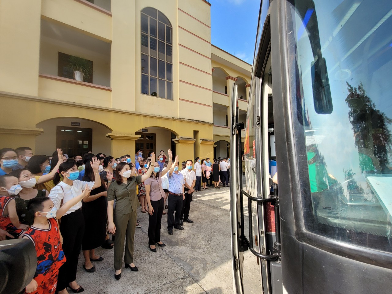 Đoàn y tế thứ 8 của Yên Bái lên đường chi viện tỉnh bạn phòng, chống dịch COVID-19 - Ảnh 6.