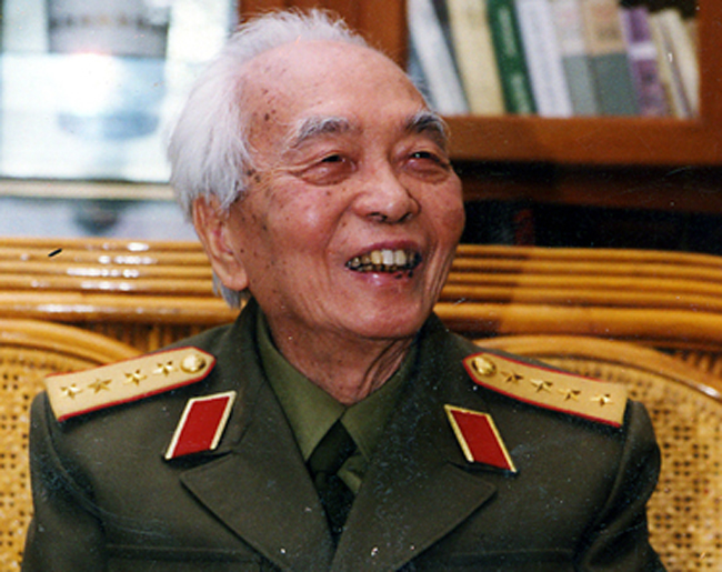 102 bức ảnh mừng sinh nhật Đại tướng Võ Nguyên Giáp