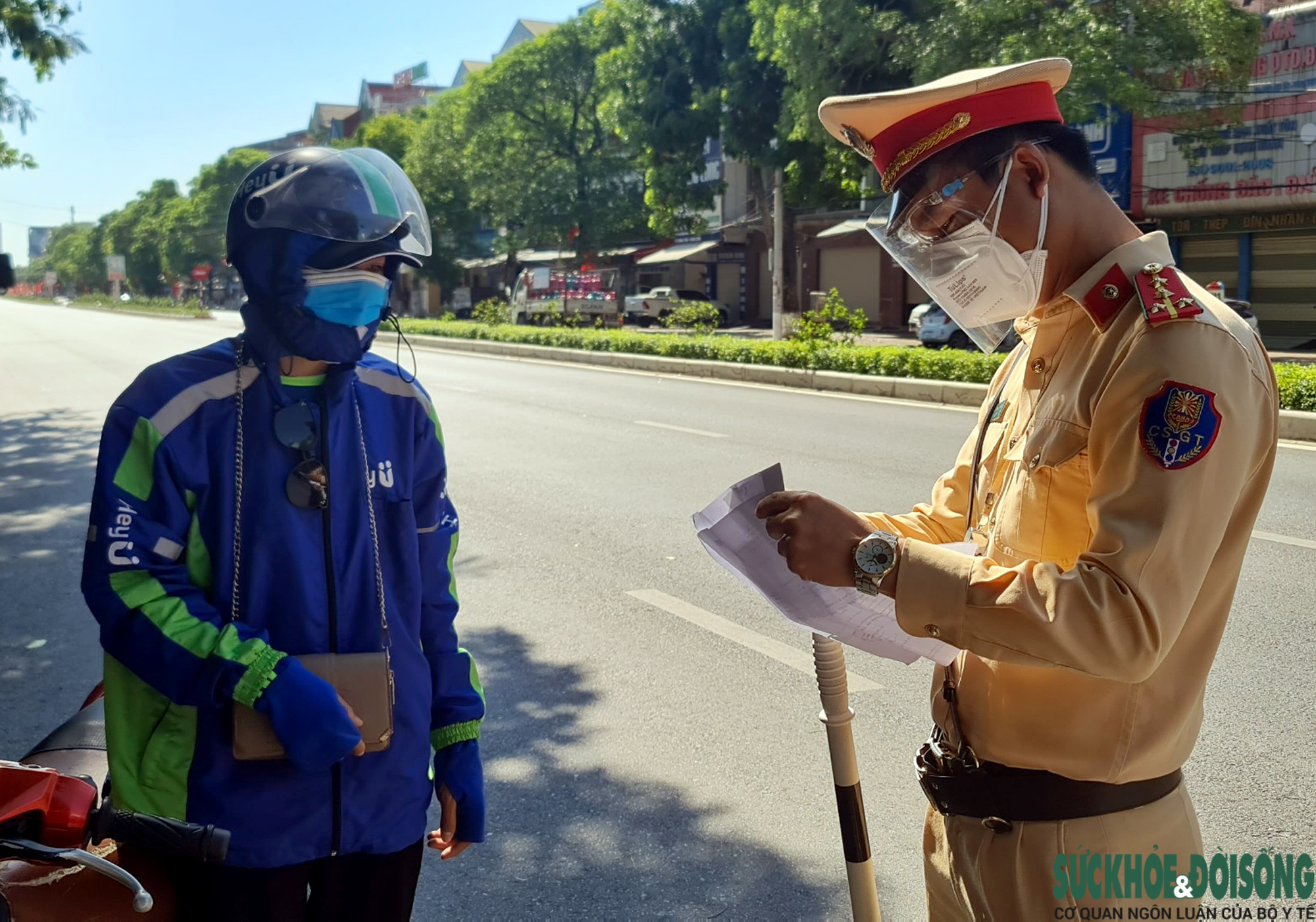 Người dân TP Vinh chấp hành nghiêm yêu cầu 'ai ở đâu ở yên đó' - Ảnh 5.