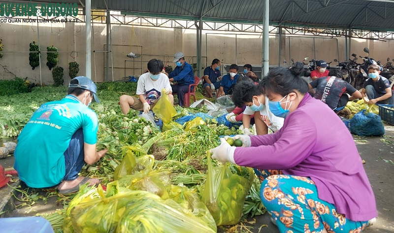 Ân tình &quot;vùng đỏ đậm đặc&quot; - Ảnh 2.