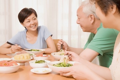 Tuân thủ nguyên tắc về dinh dưỡng giúp người cao tuổi đái tháo đường sống khỏe - Ảnh 1.