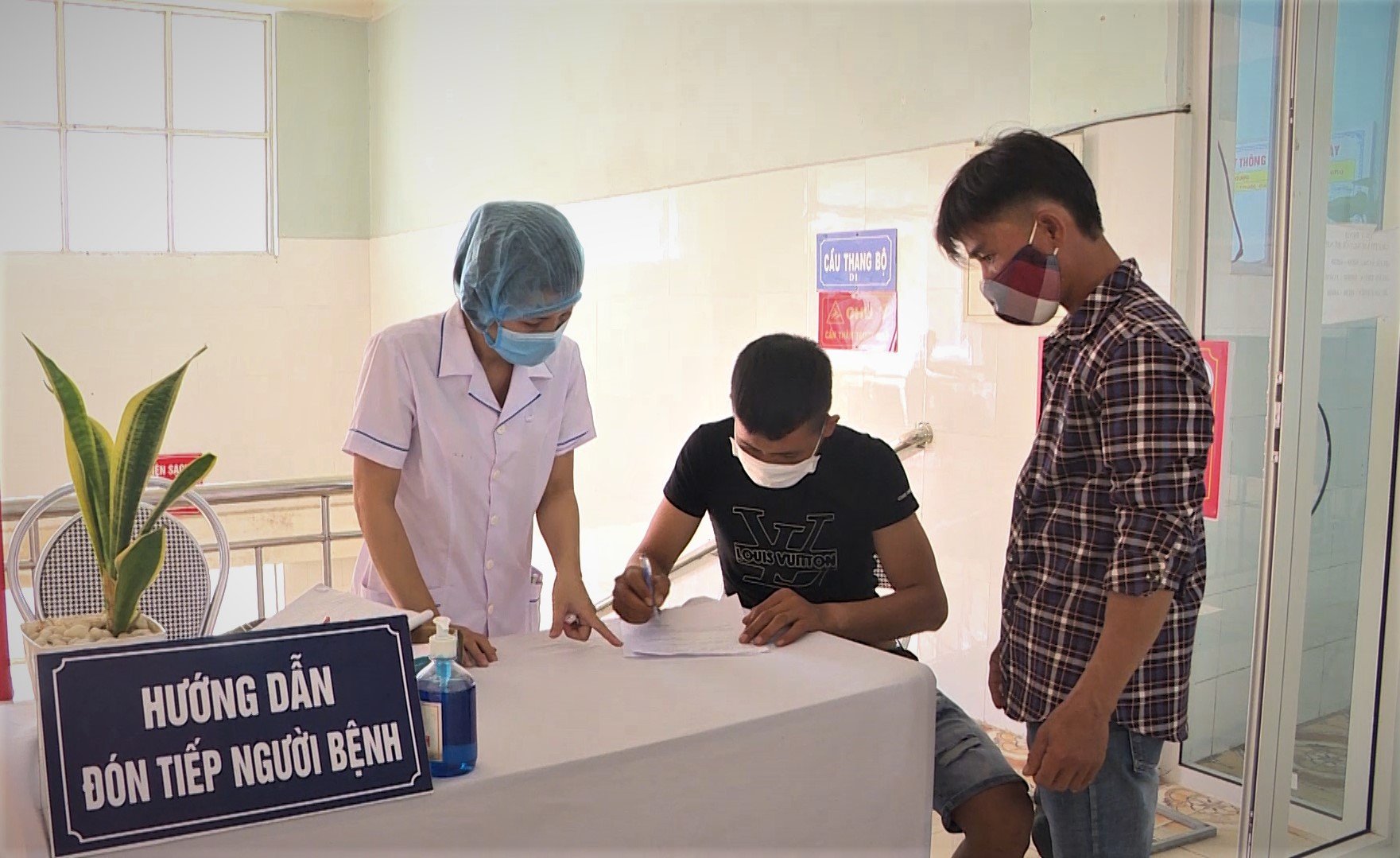 Quảng Bình: Không từ chối tiếp nhận người bệnh nặng, cấp cứu tới khám - Ảnh 6.