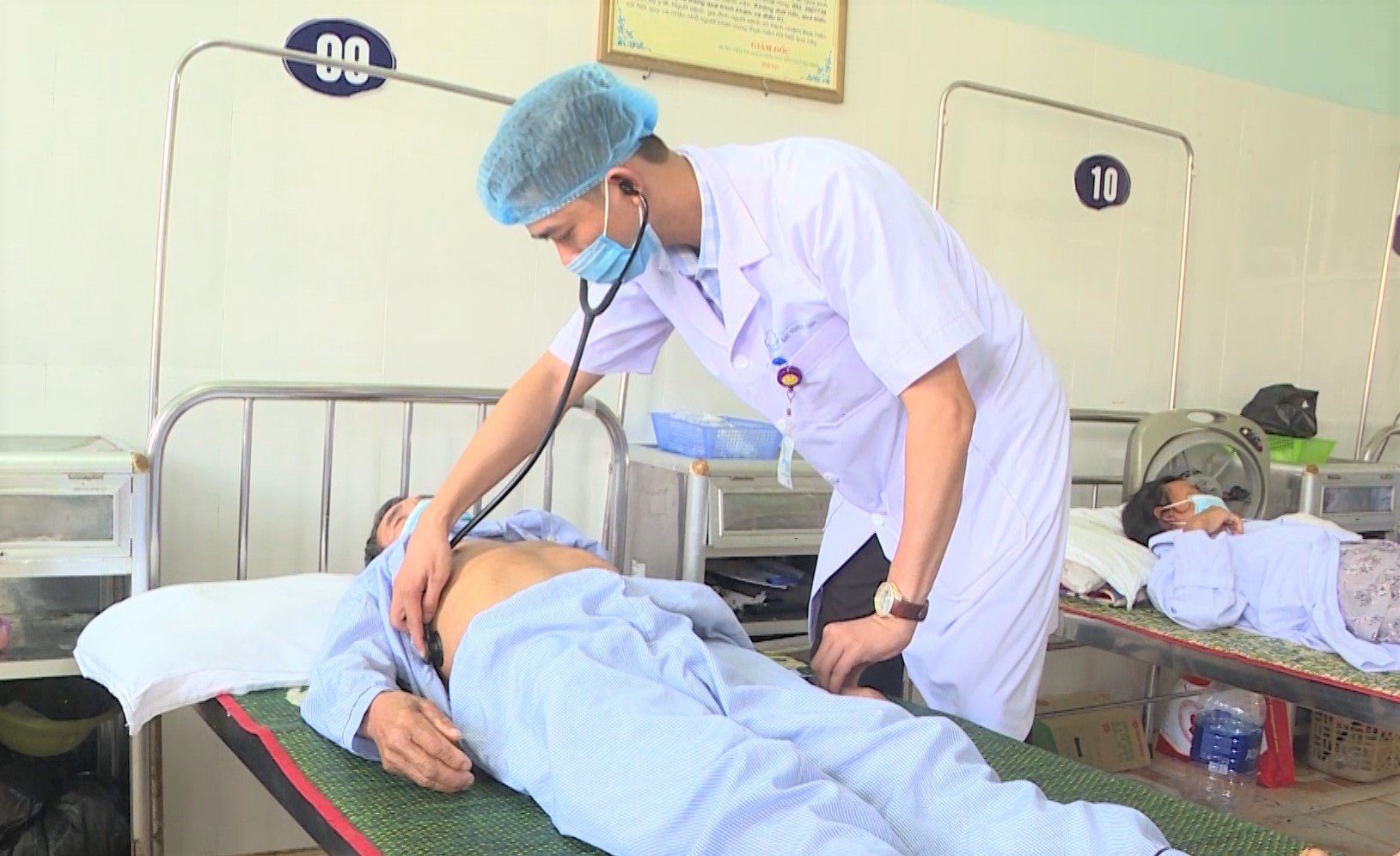 Quảng Bình: Không từ chối tiếp nhận người bệnh nặng, cấp cứu tới khám - Ảnh 3.