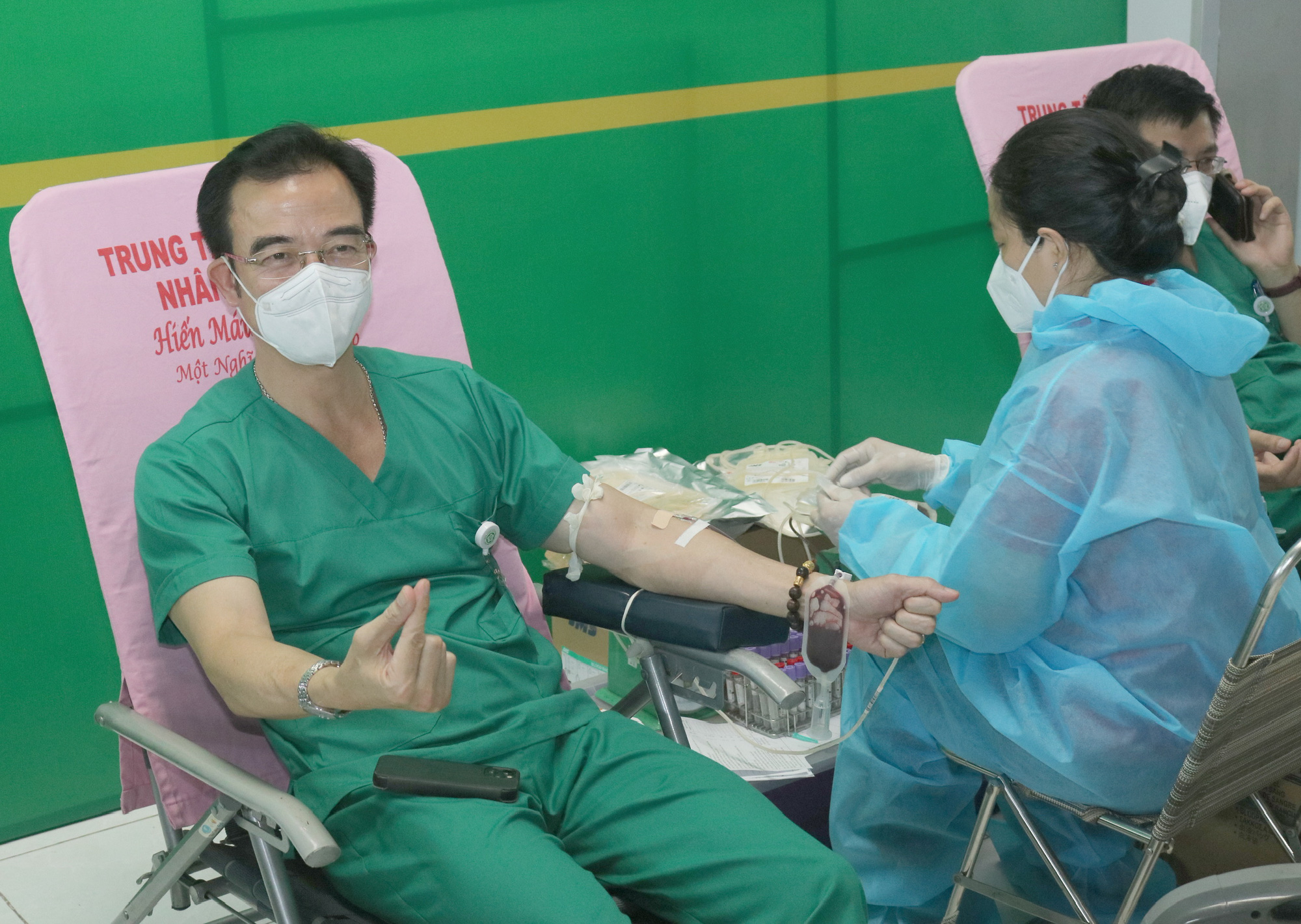 San sẻ yêu thương từ tâm dịch - Ảnh 2.