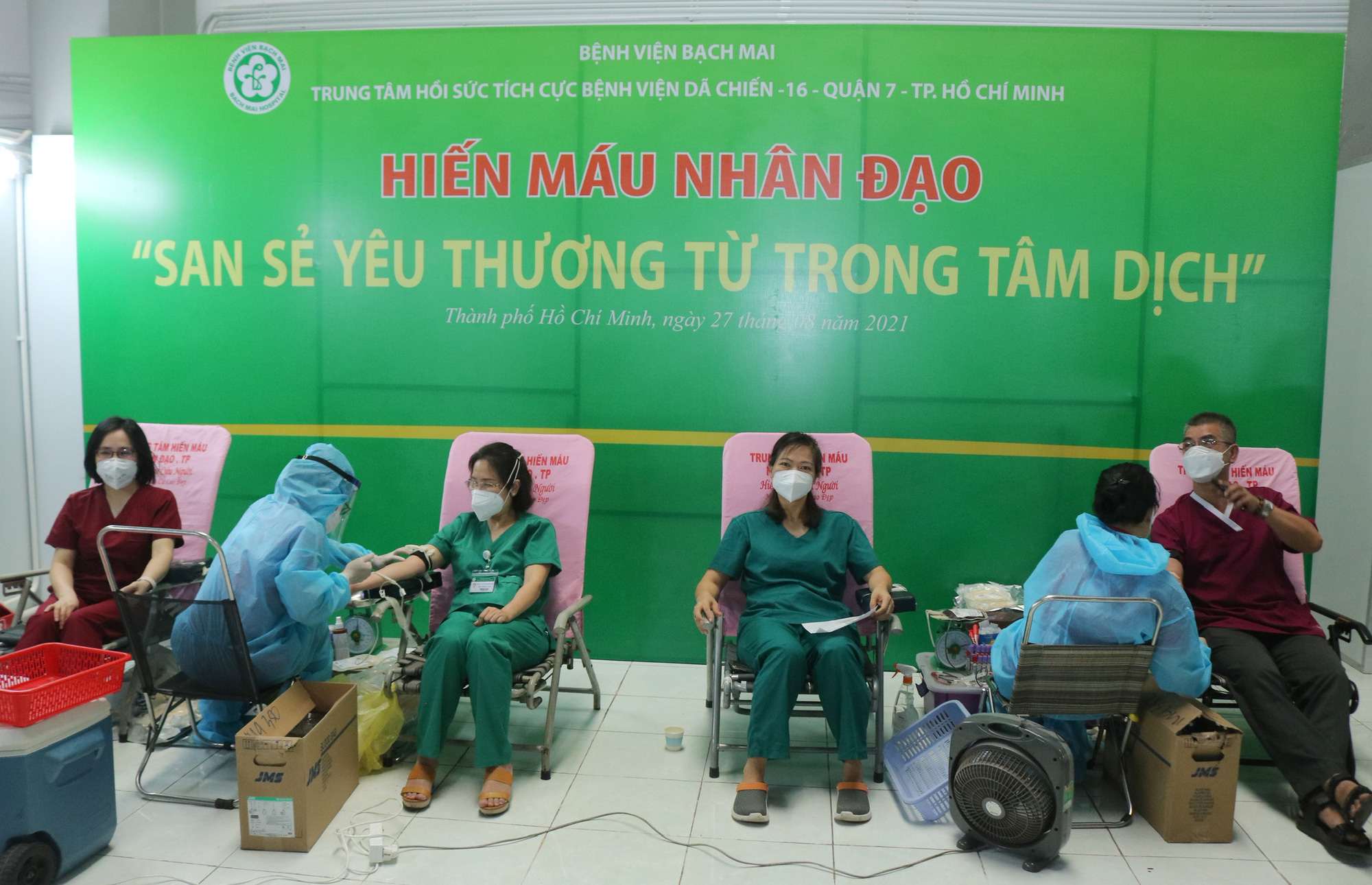 San sẻ yêu thương từ tâm dịch - Ảnh 3.