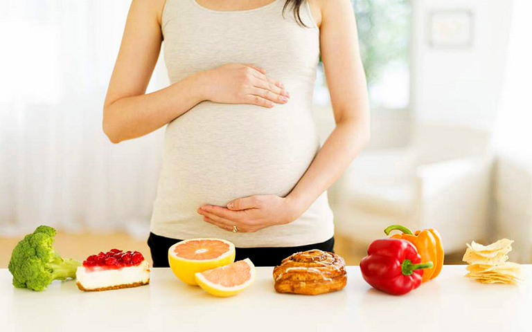 Bổ sung vitamin và khoáng chất đúng cách cho mẹ bầu