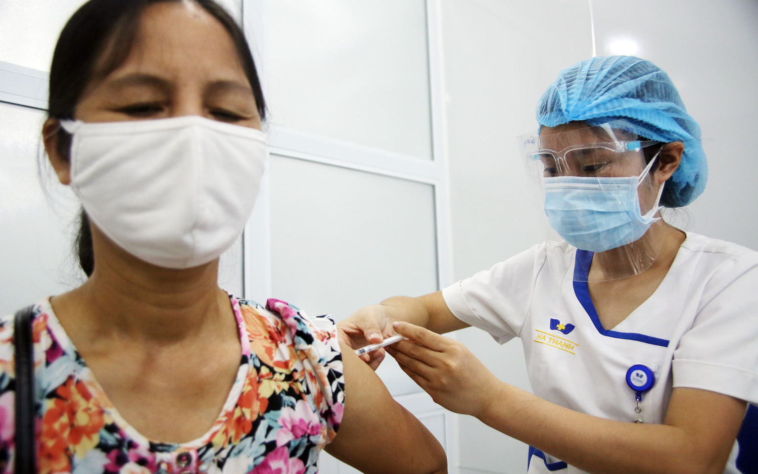 Hà Nội nghiêm cấm việc thu tiền, nhận 'bồi dưỡng' khi tiêm vaccine COVID-19