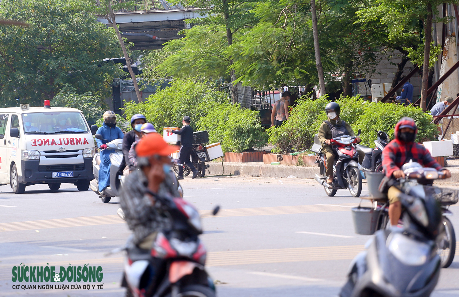 Đường phố Hà Nội ra sao trước khi hết giãn cách xã hội? - Ảnh 2.