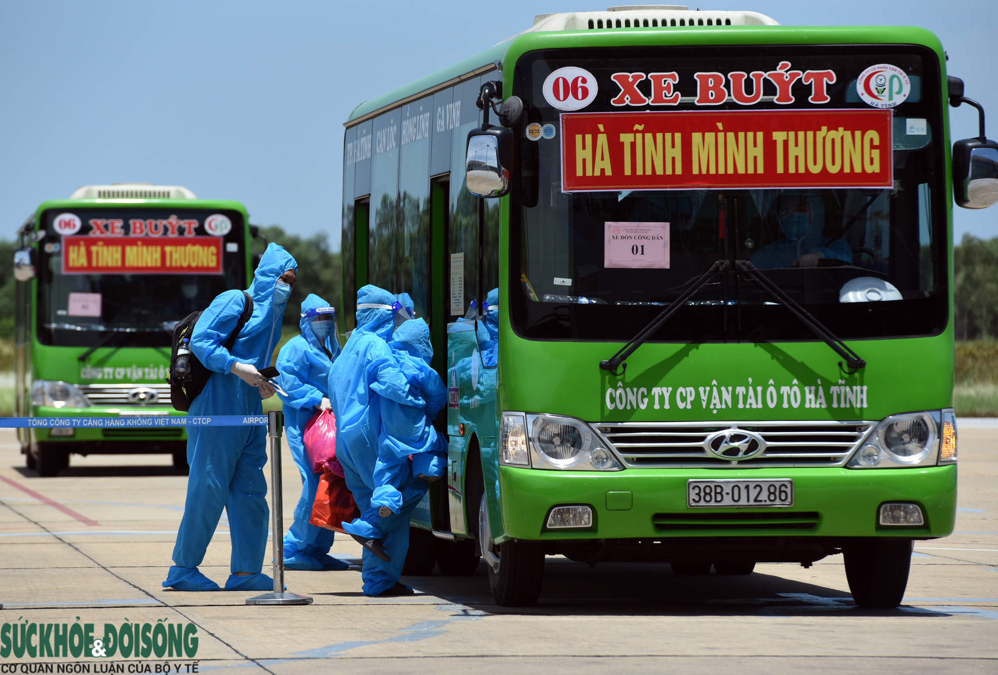 Gần 1000 người  Hà Tĩnh về quê tránh dịch trên “chuyến bay 0 đồng” - Ảnh 4.