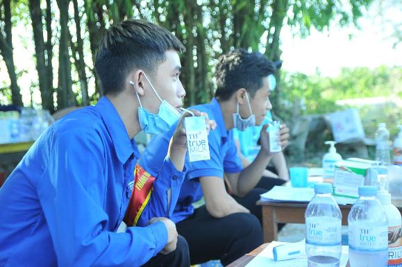photo-1628216680041 photo-1628216680041