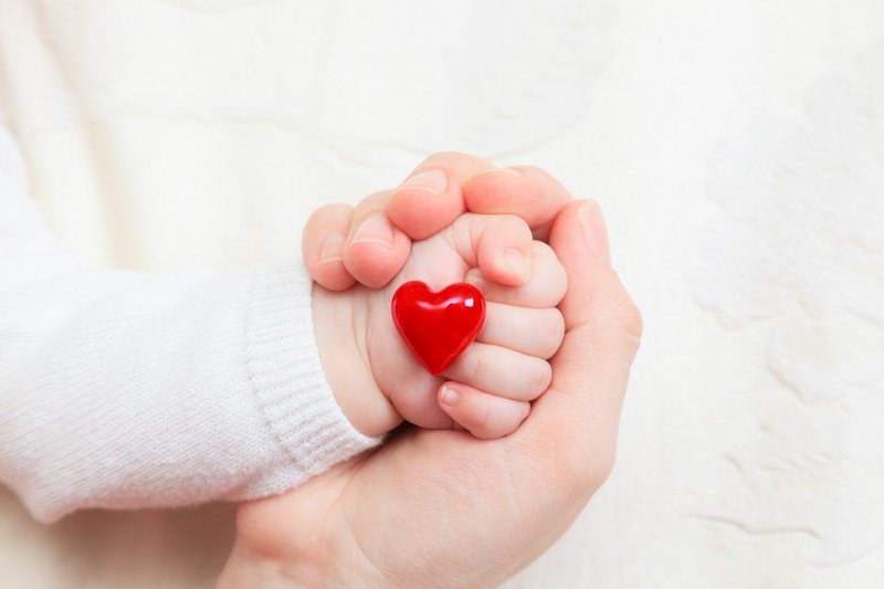 Bệnh tim bẩm sinh ở trẻ là một vấn đề đáng lo ngại và cần được phát hiện sớm để có thể giải quyết hiệu quả. Hãy đưa trẻ em đến khám được định kỳ để kiểm tra sức khỏe đặc biệt là bệnh tim bẩm sinh, giúp cho những đứa trẻ của chúng ta luôn khỏe mạnh và sống vui vẻ.