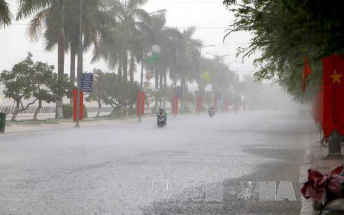 Cảnh báo mưa dông, khả năng có lốc, sét, mưa đá tại Hà Nội