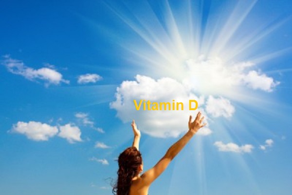 Cách bổ sung vitamin D qua tắm nắng an toàn - Ảnh 2.