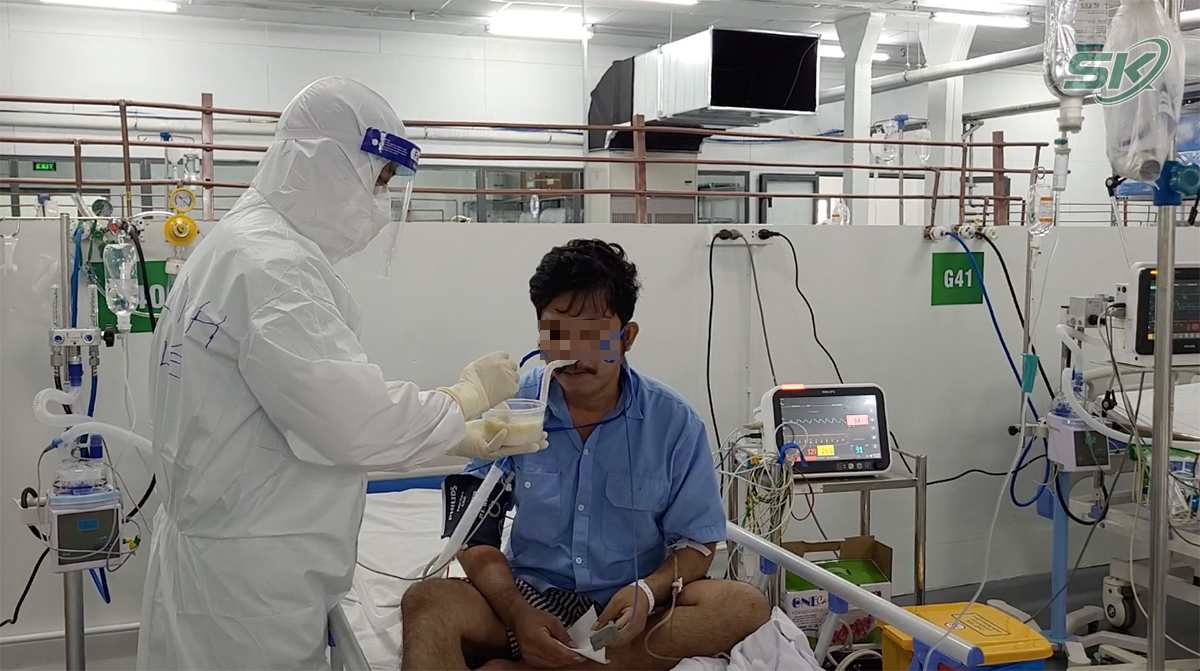 Bên trong khu điều trị hơn 300 bệnh nhân COVID-19 ở TP Hồ Chí Minh, người lo lắng tột cùng, người lại hạnh phúc đếm từng ngày khoảnh khắc được ra viện - Ảnh 11.