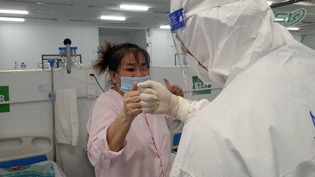 Bên trong khu điều trị hơn 300 bệnh nhân COVID-19 ở TP Hồ Chí Minh, người lo lắng tột cùng, người lại hạnh phúc đếm từng ngày khoảnh khắc được ra viện - Ảnh 17.