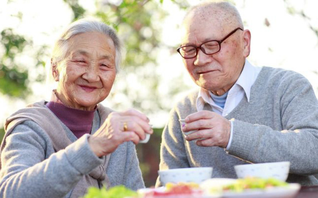 10 lời khuyên giúp người cao tuổi sống khỏe trong mùa dịch