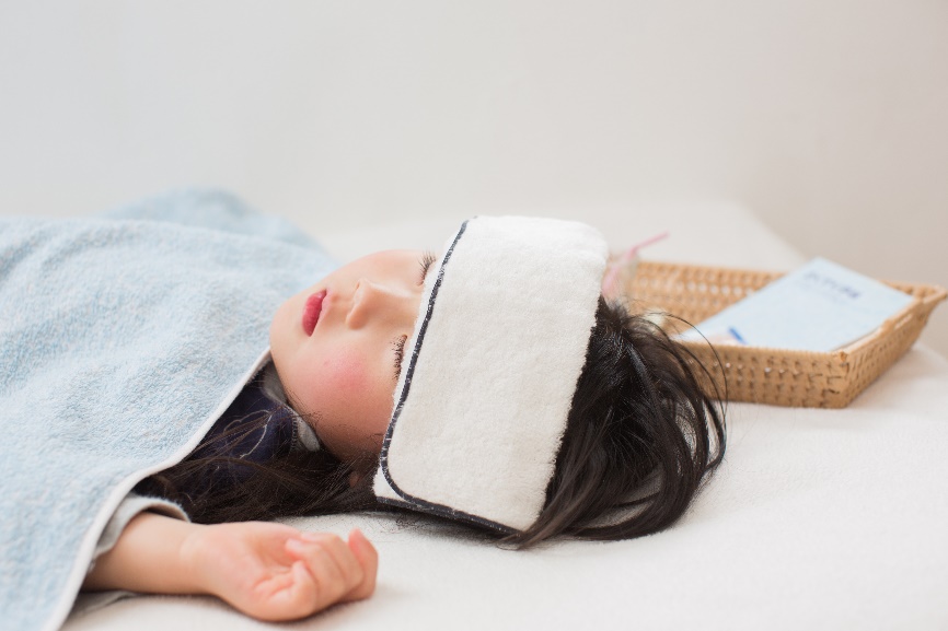 Nắm vững 3 nguyên tắc này, mẹ an tâm cùng con vượt qua cơn sốt