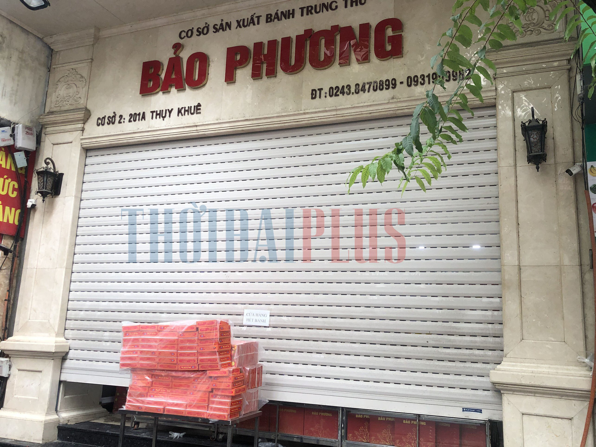 Để khách xếp hàng tấp nập, cửa hàng bánh trung thu Bảo Phương bị đóng cửa - Ảnh 2.