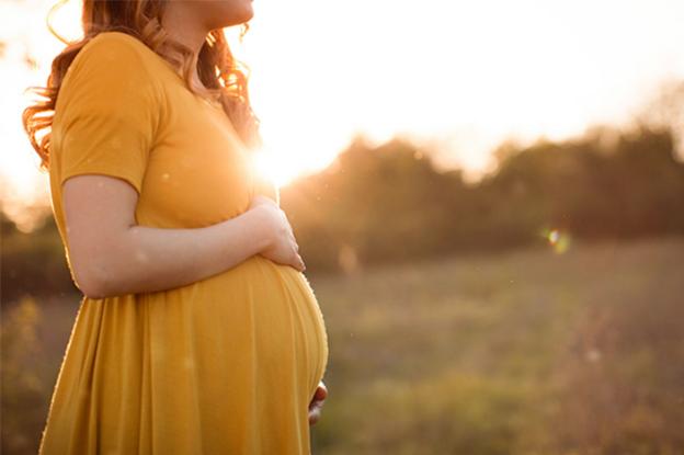 Mẹ bầu thường xuyên tắm nắng giúp giảm nguy cơ sinh non - ảnh 2