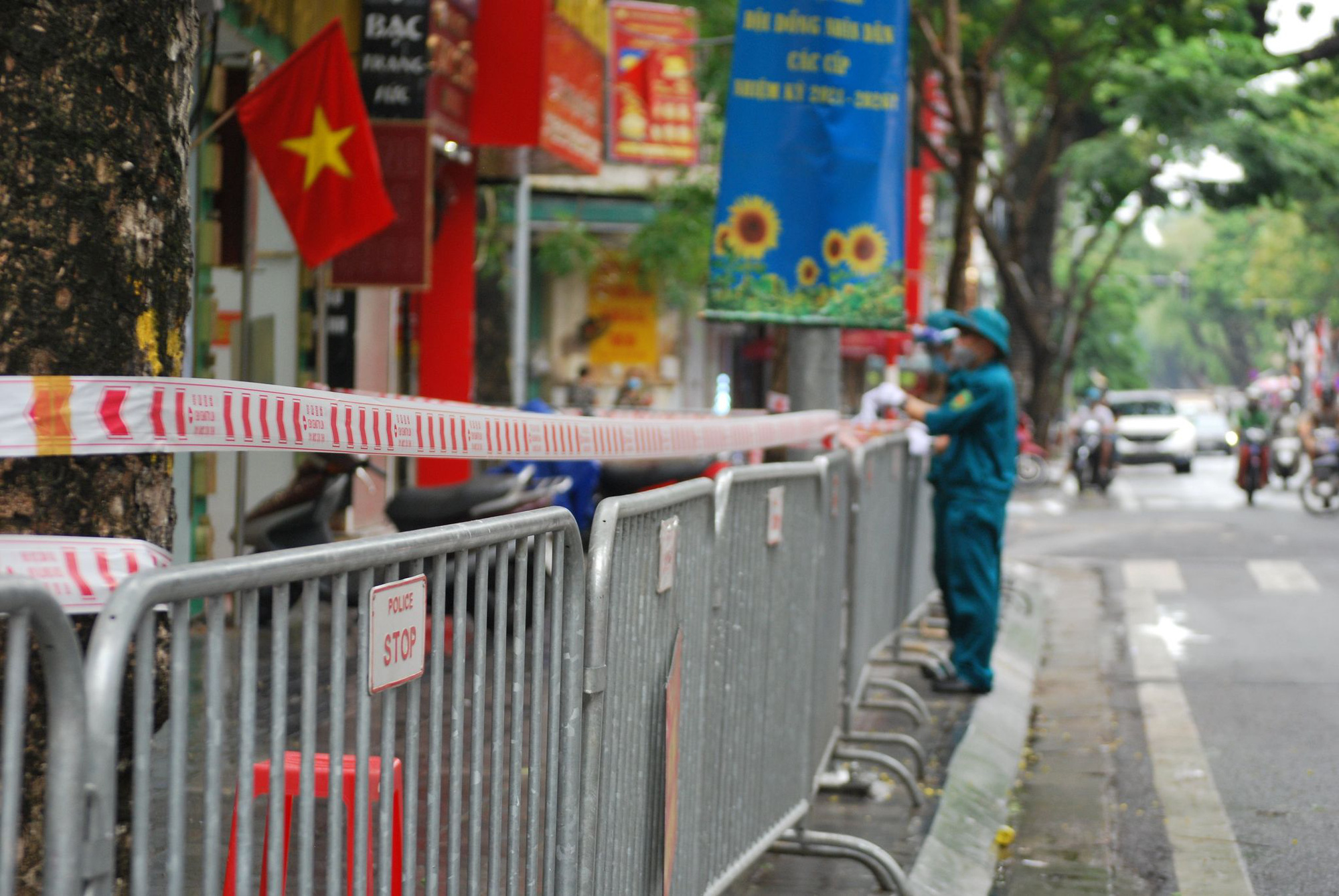 Hà Nội: Phong tỏa khu vực phát hiện ca mắc COVID-19 trên phố Trần Nhân Tông - Ảnh 2. Hà Nội: Tạm thời phong tỏa khu vực phát hiện ca mắc COVID-19 trên phố Trần Nhân Tông - Ảnh 2.