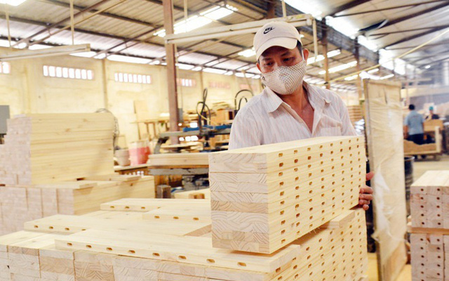 Làng nghề gỗ lao đao trong dịch và cơ hội nắm bắt thị trường xuất khẩu