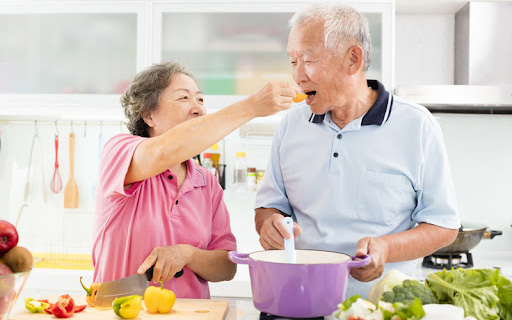 Những thực phẩm người cao tuổi cần tránh để khoẻ mạnh trong mùa thu