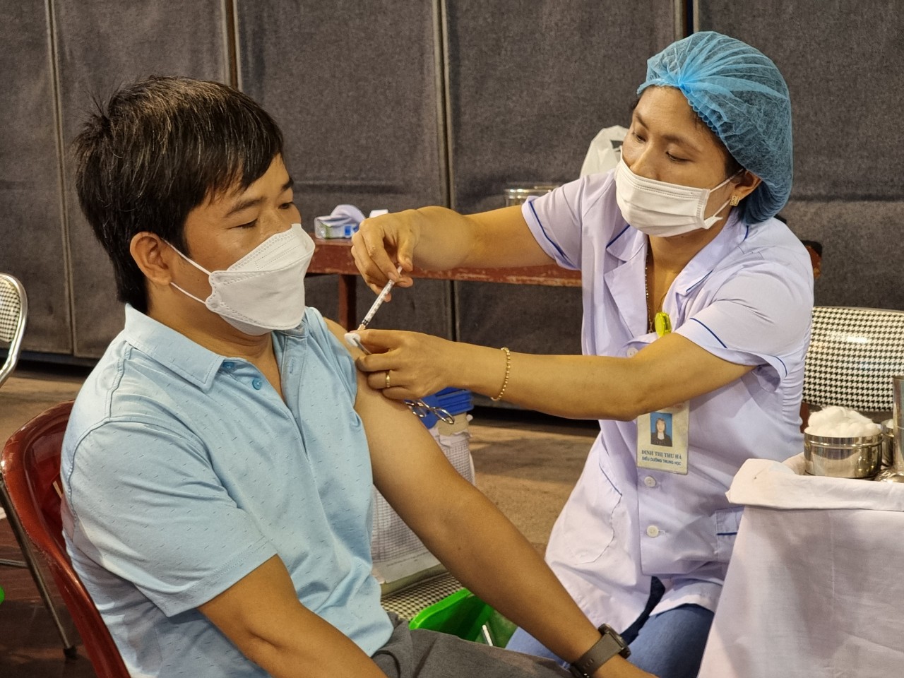 Hải Phòng tiêm vaccine Sinopharm mở rộng từ nguồn đi mượn của TP HCM - Ảnh 3.