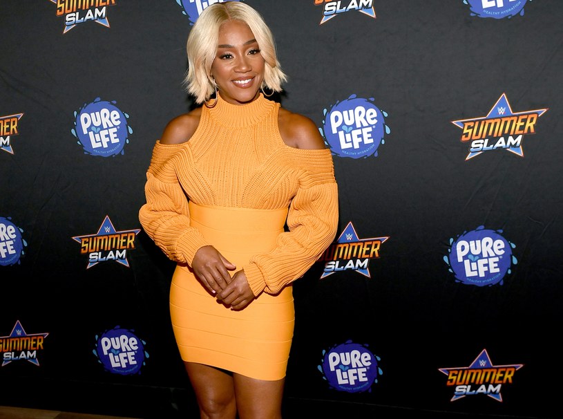 Đầm váy quấn băng hồi sinh - Ảnh 4.