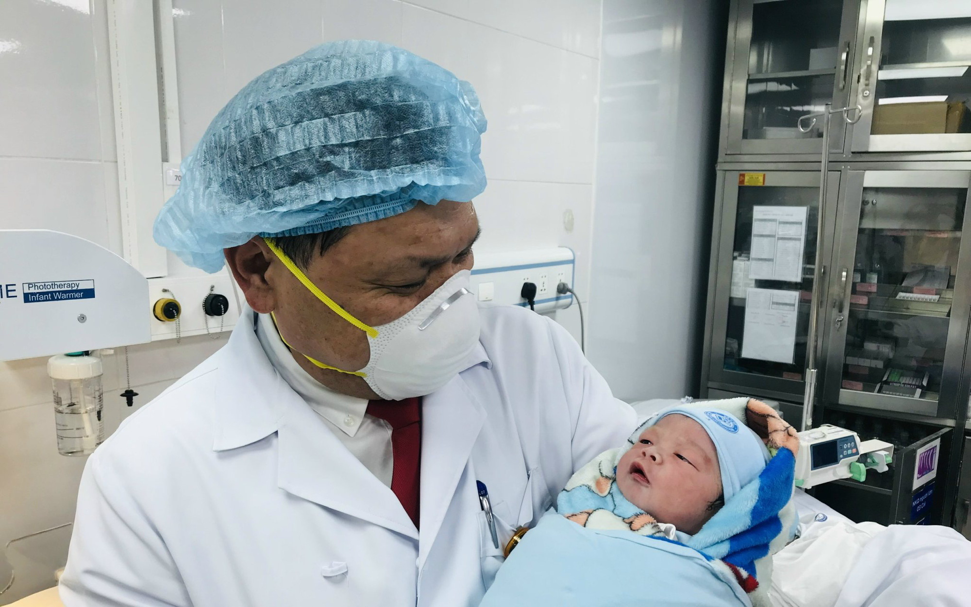Ngắm nhìn những công dân nhí chào đời lúc 0h của năm 2022