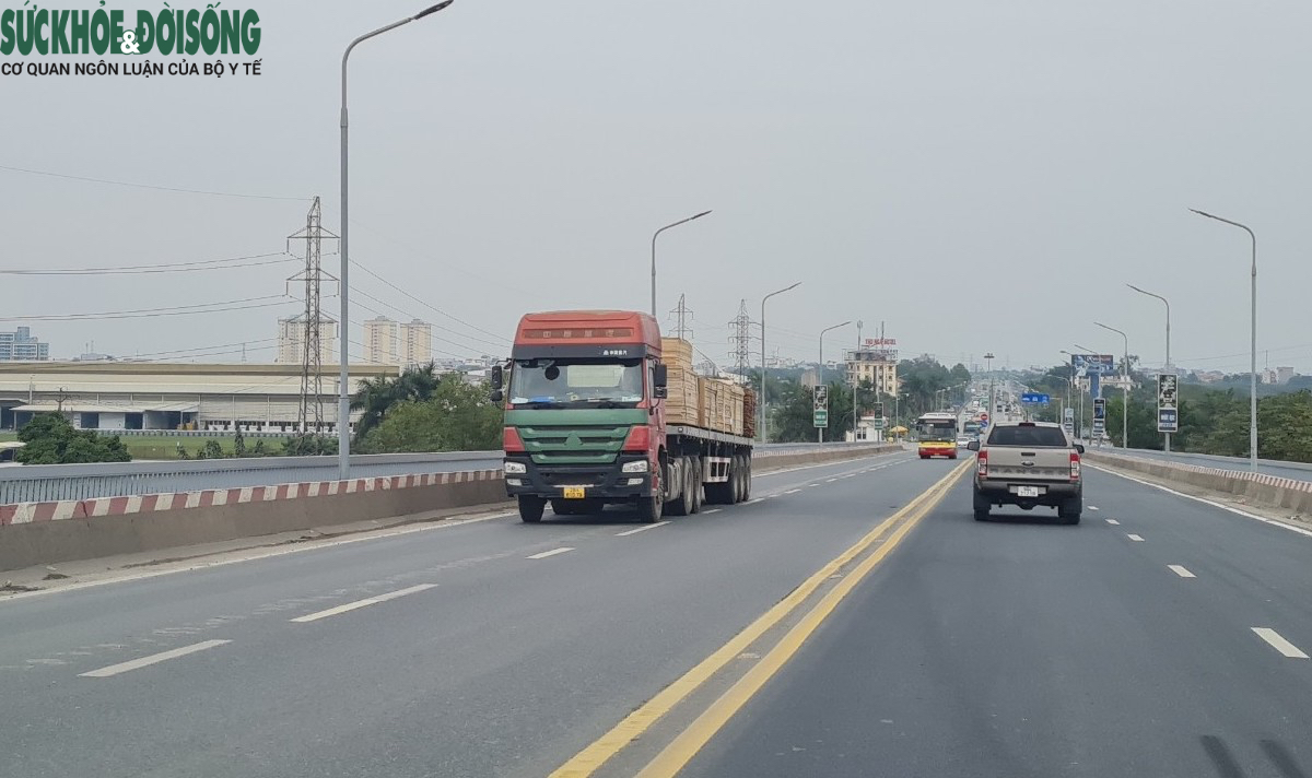 Xe cơi thùng, có ngọn ‘trẩy hội’ trên cầu Thăng Long do trạm cân ‘tê liệt’ - Ảnh 5.