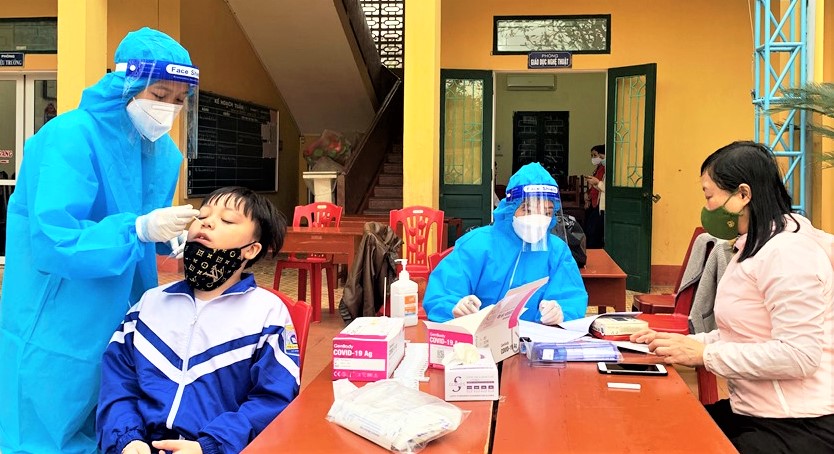 Ninh Bình: Xuất hiện thêm ổ dịch mới, nhiều trường học phải chuyển sang học trực tuyến - Ảnh 2.