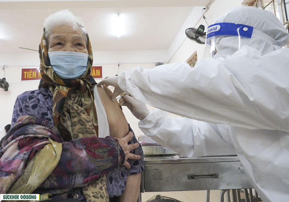 Chiều 29/1: Việt Nam tiếp nhận gần 212 triệu liều vaccine phòng COVID-19; người dân về quê ăn Tết cần liên hệ y tế địa phương khi nào? - Ảnh 1.