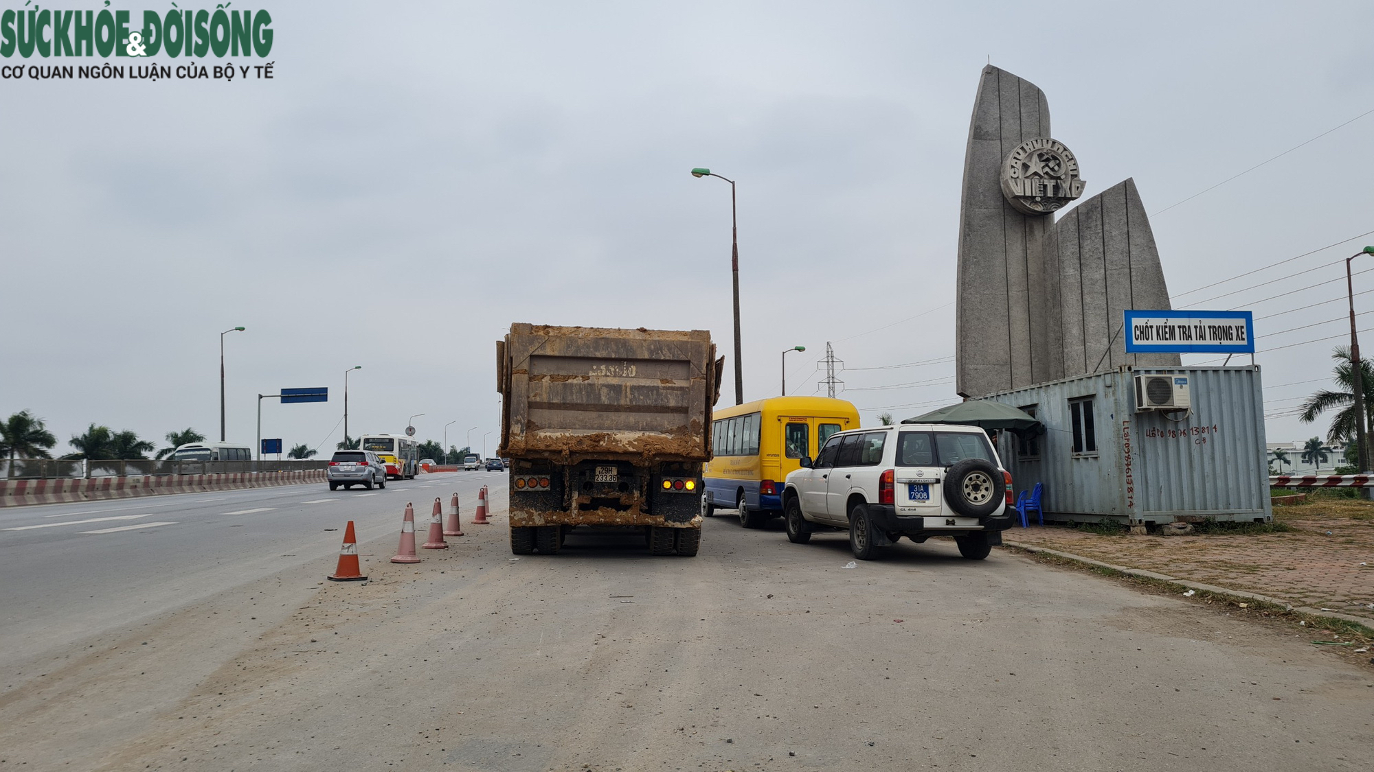 Ám ảnh xe cơi thùng, có ngọn “thả cửa” hoạt động trên cầu Thăng Long - Ảnh 7.