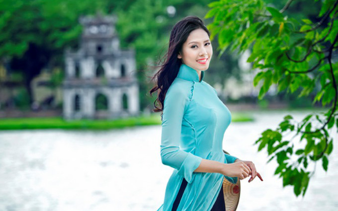 Á hậu Nguyễn Thị Loan lấn sân điện ảnh, giữ kỷ lục thi nhan sắc ở showbiz