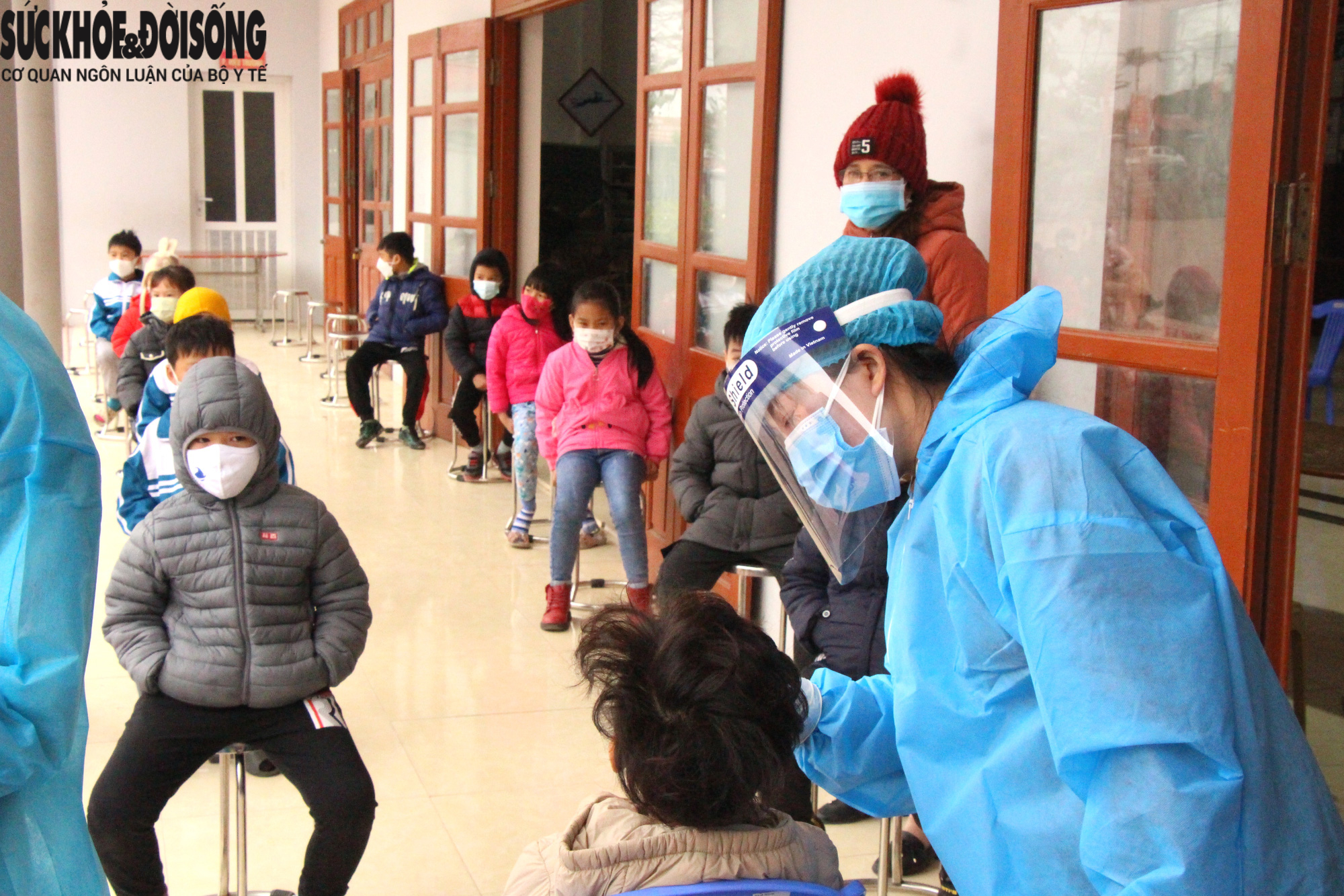 Hải Dương vượt ngưỡng 3.000 ca, một địa phương ở Quảng Ninh cho học sinh dừng đến trường  - Ảnh 1.