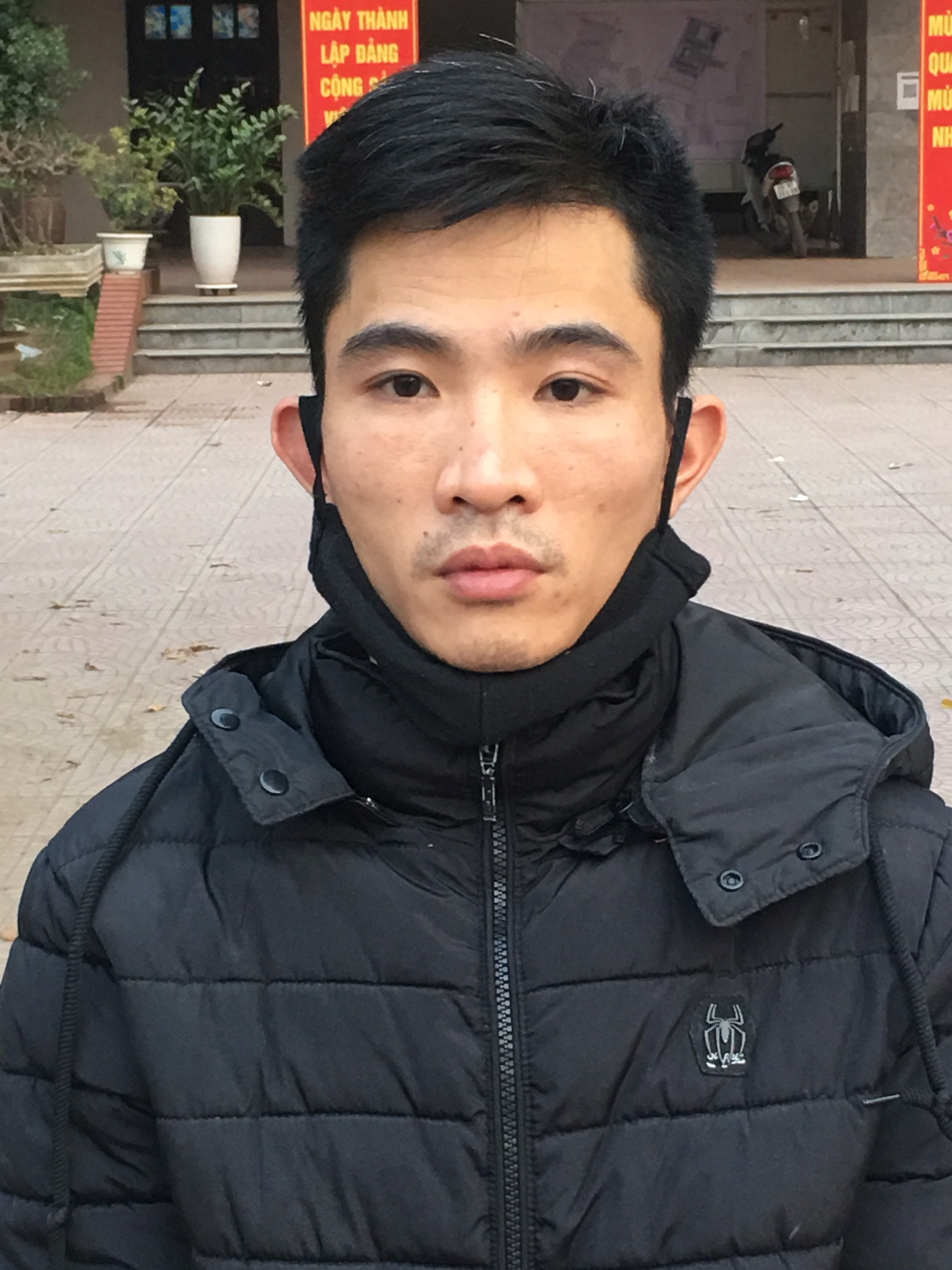 Dẫn giải bị can Nguyễn Trung Huyên thực nghiệm hiện trường - Ảnh 2.