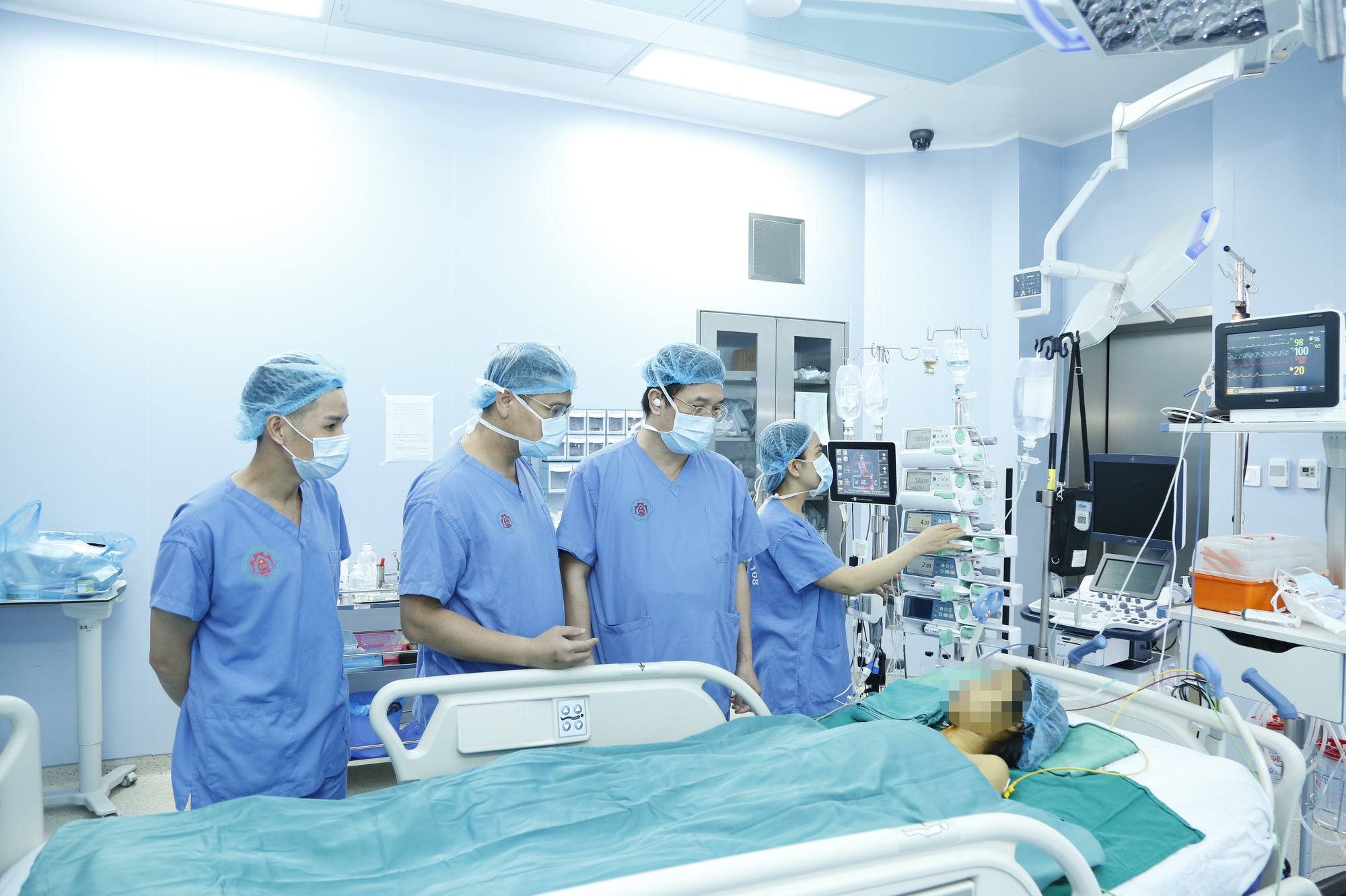 Bệnh viện TWQĐ 108 thực hiện thành công 108 ca ghép gan và nhận chứng nhận thành viên của Hiệp hội phẫu thuật Hoàng gia Anh - Ảnh 1.