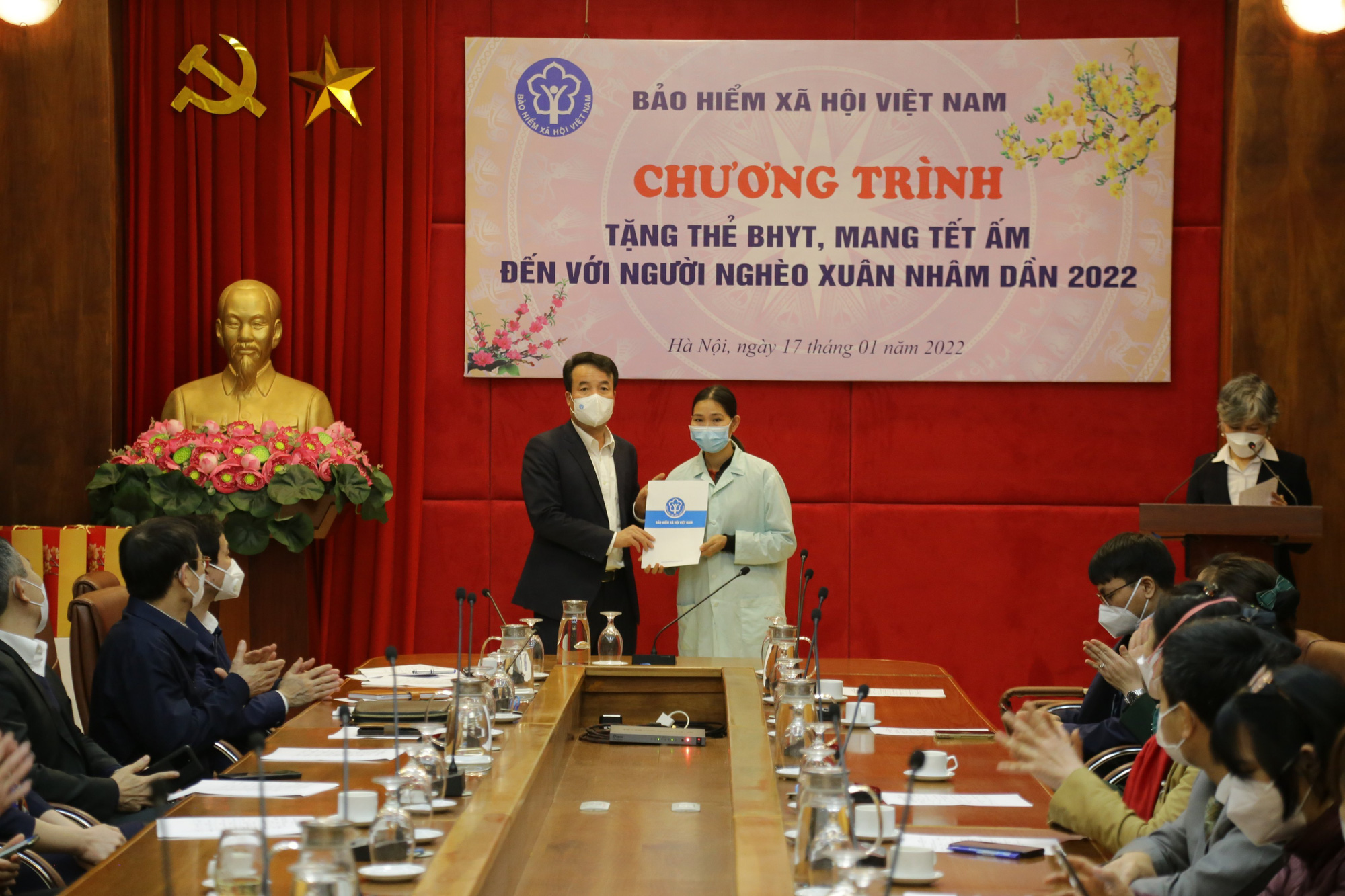 BHXH Việt Nam mang Tết ấm đến với người nghèo Xuân Nhâm Dần 2022 - Ảnh 2.