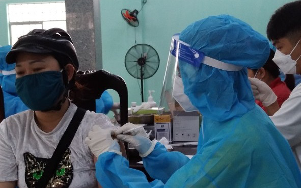 Khánh Hòa: Khẩn trương tiêm vaccine COVID-19 ngoài giờ hành chính